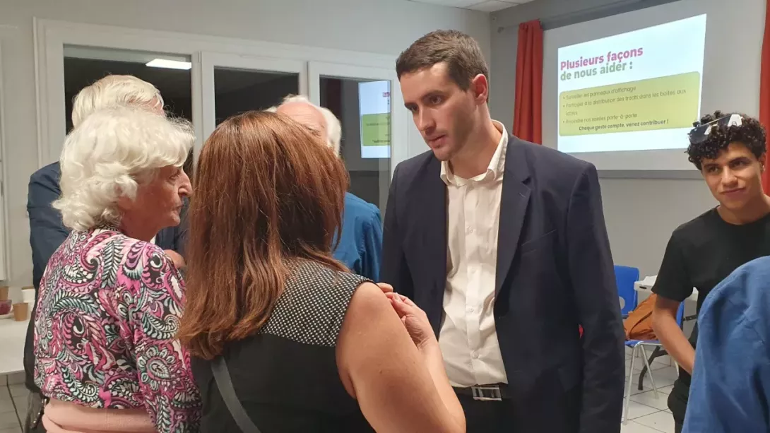 Elie Cordier en discussion